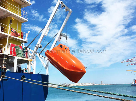 Спасательная шлюпка из стеклопластика