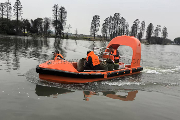 Быстрая спасательная лодка-1