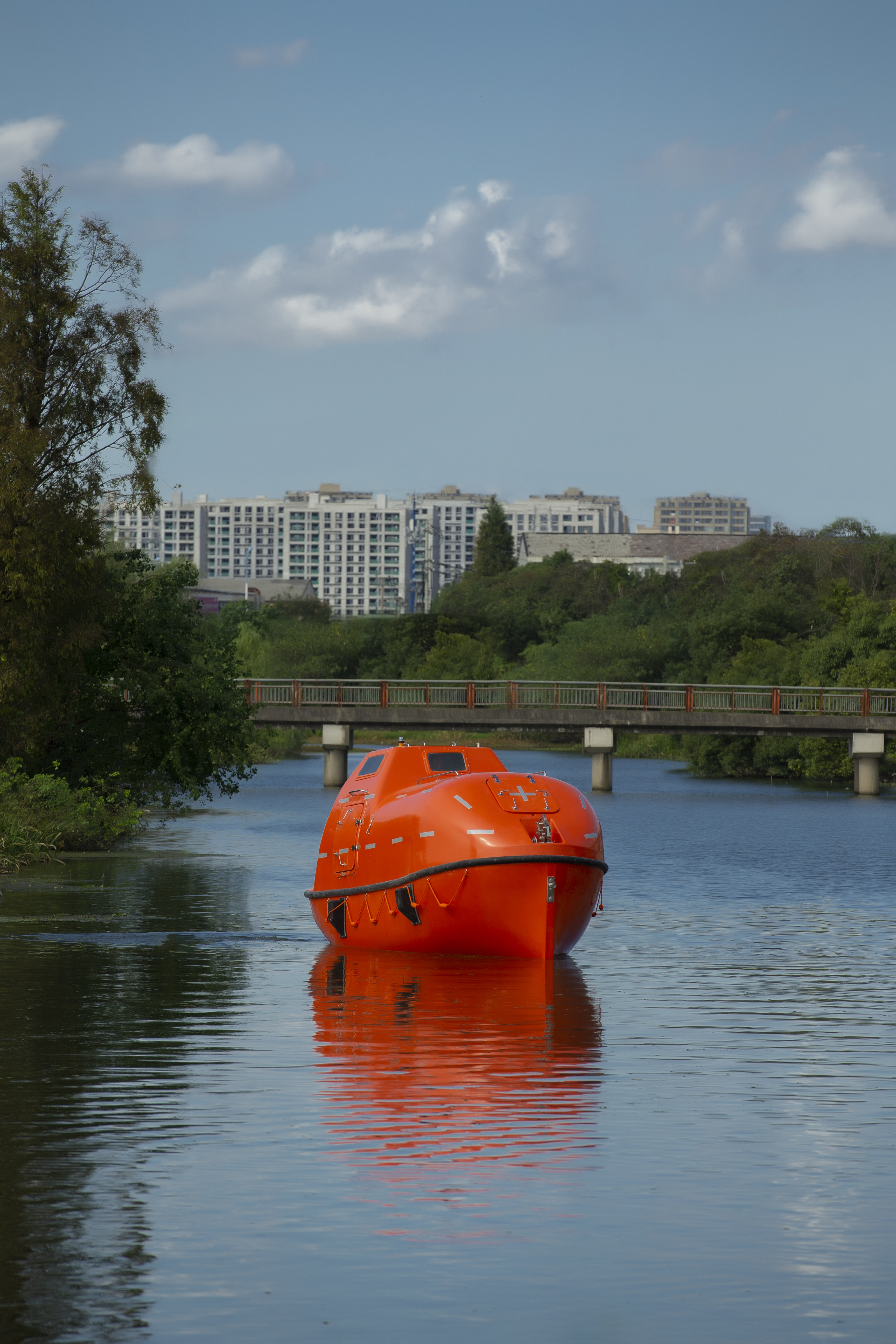 Полностью закрытая спасательная шлюпка